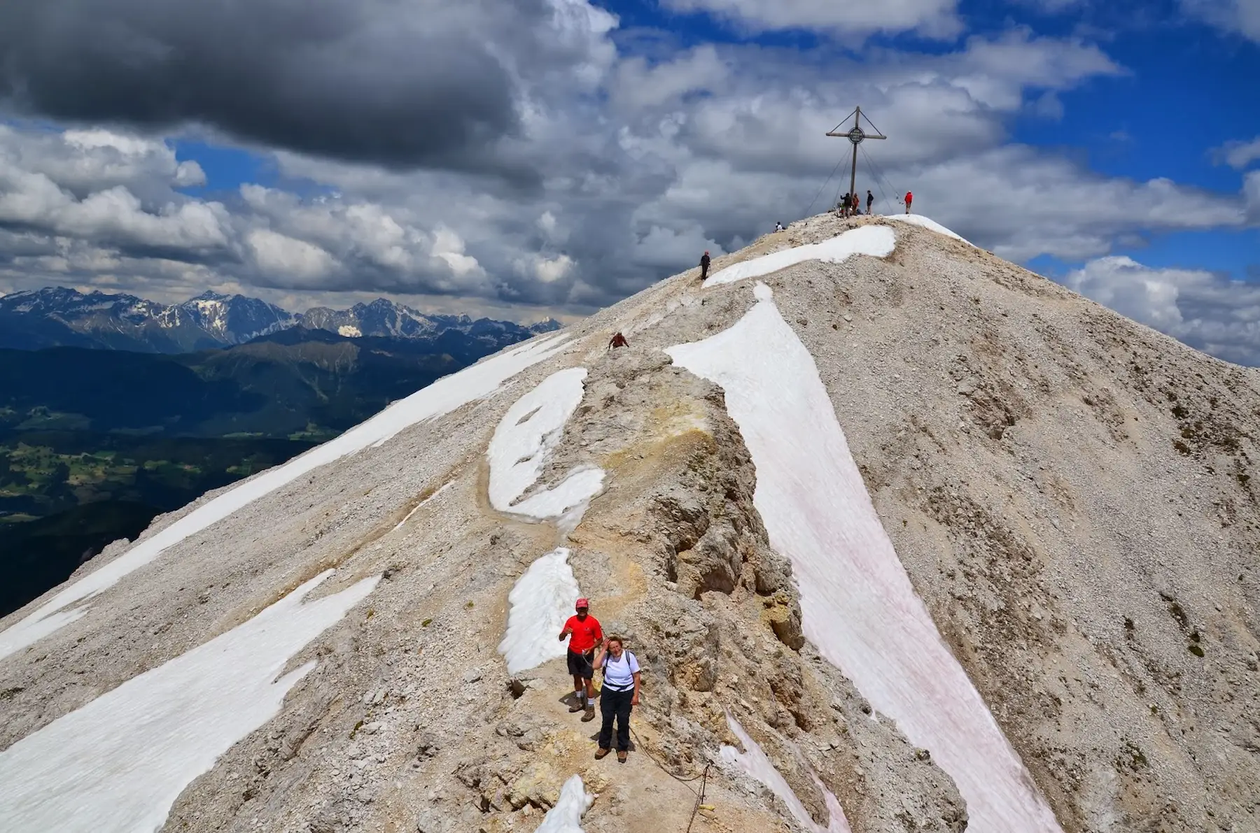 Escursionismo e Alpinismo sul Picco di Vallandro: Dalla Passeggiata all'Impegnativa Parete Nord